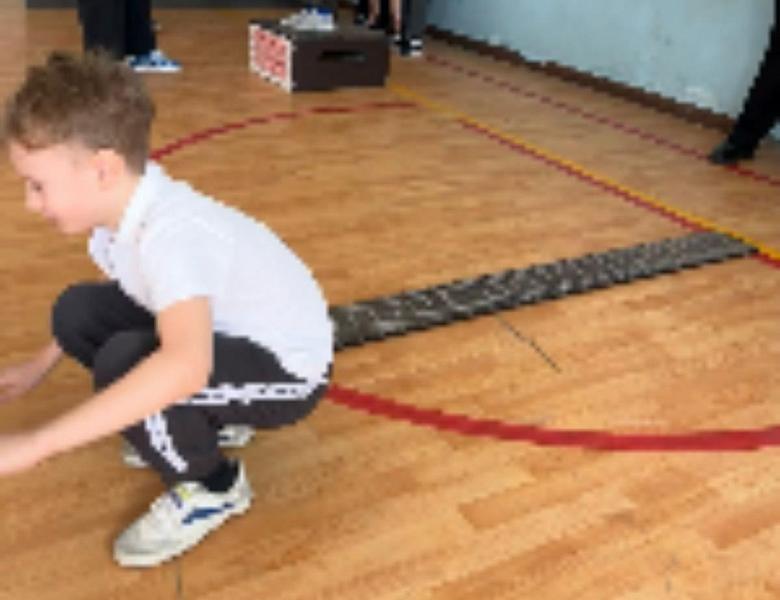 Обучающиеся первого класса МОБУ СОШ № 1 г.Лабинск приняли участие в выполнении нормативов Всероссийского физкультурно-спортивного комплекса "Готов к труду и обороне"