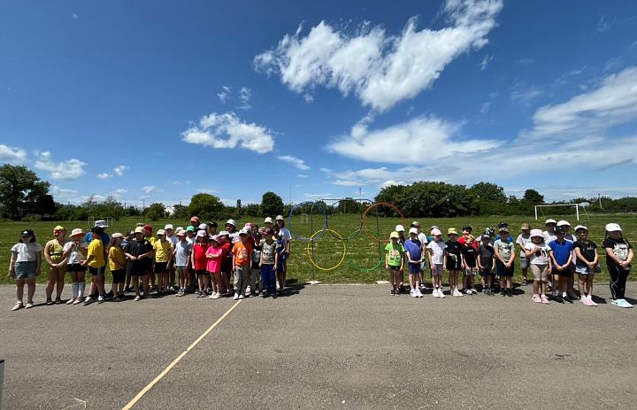 Ребята из оздоровительного  лагеря дневного пребывания «Дружба» приняли активное участие в выполнении нормативов Всероссийского физкультурно-спортивного комплекса «Готов к труду и обороне!